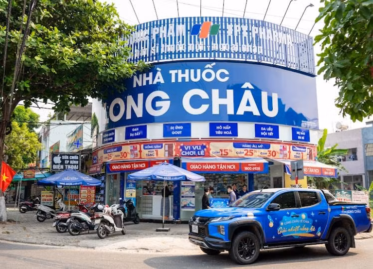 hang tram cua hang thuoc van hoat dong xuyen tet nguyen dan de phuc vu nguoi dan hinh 2