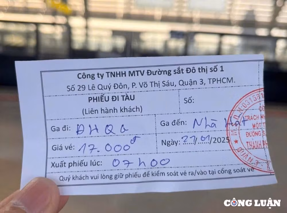 nguoi dan tp hcm xep hang cho di metro so 1 trong ngay dau thu phi hinh 2