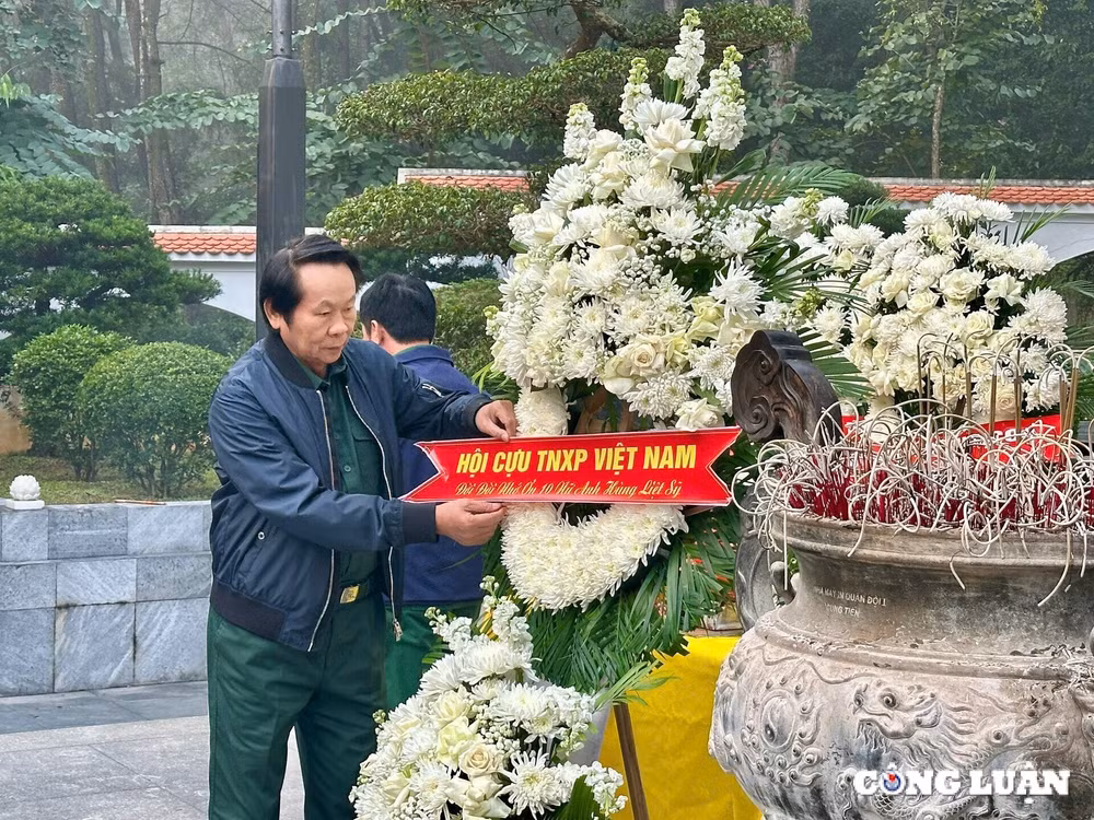 trung uong hoi cuu thanh nien xung phong viet nam dang huong va trao qua tai nga ba dong loc hinh 2