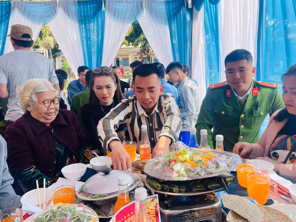 gia lai trai giam gia trung to chuc bua com tat nien dac biet cho cac pham nhan hinh 2