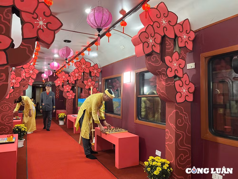 han hoan chuyen tau xuan roi ga ha noi dem giao thua hinh 7