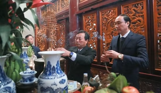 phu tho dang huong tuong niem tri an cong duc cac vua hung truoc them tet nguyen dan at ty hinh 3