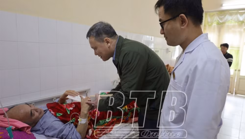 bao thai binh trao tang hang tram suat qua cho benh nhan nguoi co hoan canh kho khan hinh 1