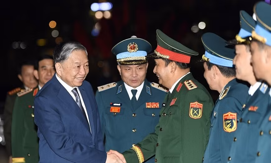 tong bi thu to lam kiem tra cong tac ung truc chuc tet quan chung phong khong khong quan hinh 1