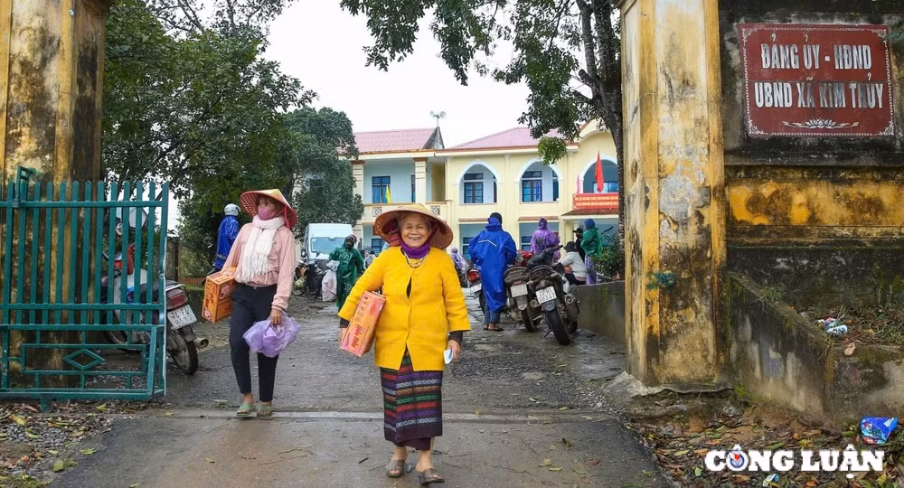 hoi nha bao viet nam voi hanh trinh tiep them niem tin giup nguoi ngheo don tet sum vay hinh 4