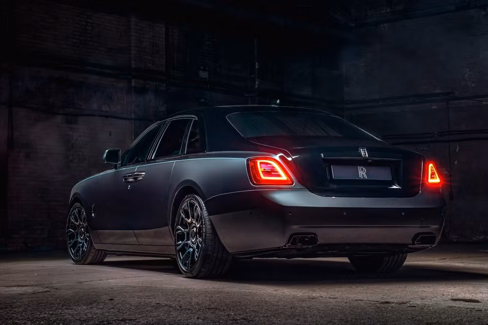 rolls royce ghost black badge 2022 duoc phu 45 kg nuoc son mau den hinh 2