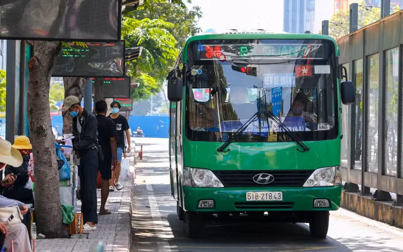 tp hcm co them 8 tuyen xe buyt hoat dong lai tu ngay 1 11 hinh 1