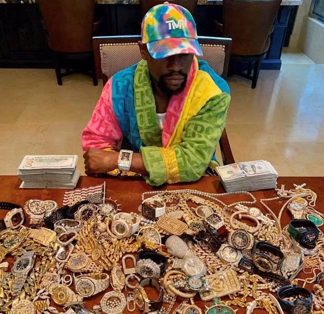doc co cau bai mayweather bi to mua do khong tra tien hinh 1