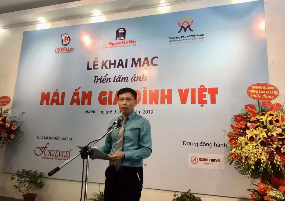PGS.TS Nguyễn Thành lợi, Tổng Biên tập Tạp chí Người Làm Báo phát biểu tại buổi lễ. Ảnh: Hoàng Huy