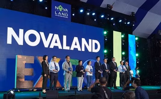 Đại diện Tập đoàn Novaland tri ân các đối tác chiến lược đồng hành cùng Novaland Expo tháng 12/2019.