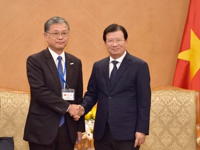Phó Thủ tướng Trịnh Đình Dũng tiếp các thành viên của Hội đồng thúc đẩy ngoại giao nhân dân Nhật Bản (FEC) do ông Onoi Yoshiki, Phó Chủ tịch Hội đồng dẫn đầu. Ảnh: VGP