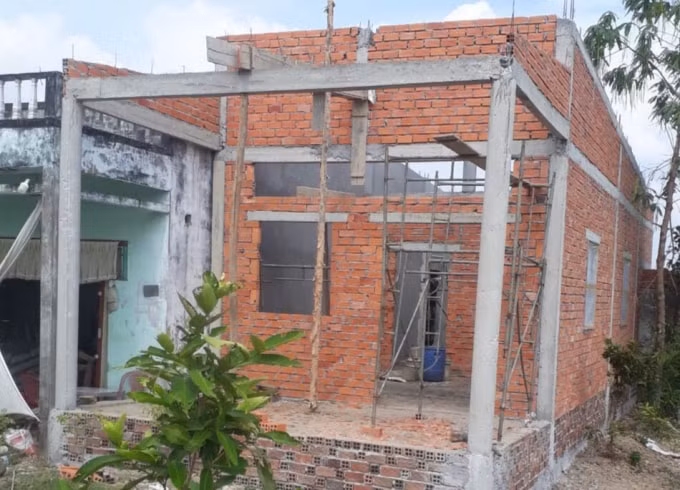 Một trong những căn nhà tình nghĩa đang chờ giải ngân để hoàn thiện.