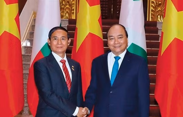 Thủ tướng Nguyễn Xuân Phúc tiếp Tổng thống Myanmar Win Myint thăm Việt Nam và dự Đại lễ Phật đản Liên Hợp quốc lần thứ 16, tháng 5/2019. Ảnh: TTXVN