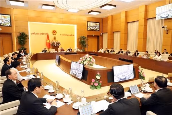Phiên họp thứ 39 của Ủy ban Thường vụ Quốc hội. Ảnh: TTXVN