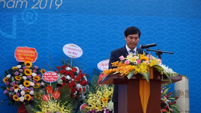 Ông Nguyễn Hữu Thức - Tổng Giám đốc Công ty CP Gốm Chu Đậu phát biểu tại buổi lễ.