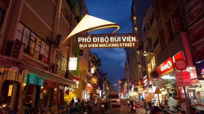 Phố đi bộ Bùi Viện TP. HCM là mô hình kinh tế ban đêm nổi bật tại Việt Nam