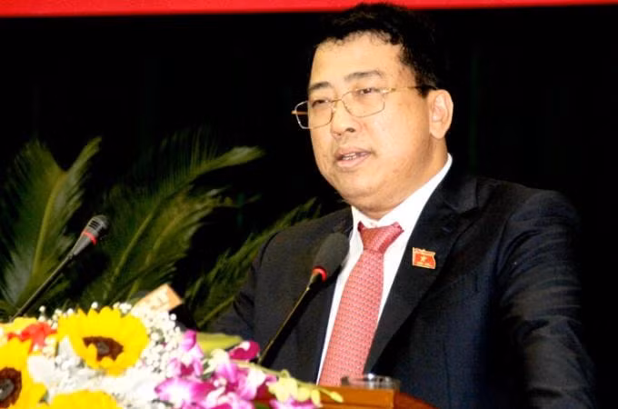 Giám đốc Sở Kế hoạch và Đầu tư Trần Tú Anh trả lời phiên chất vấn.