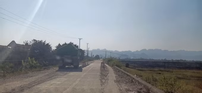 ...nhưng các xe trọng tải lớn hơn vẫn thường xuyên hoạt động