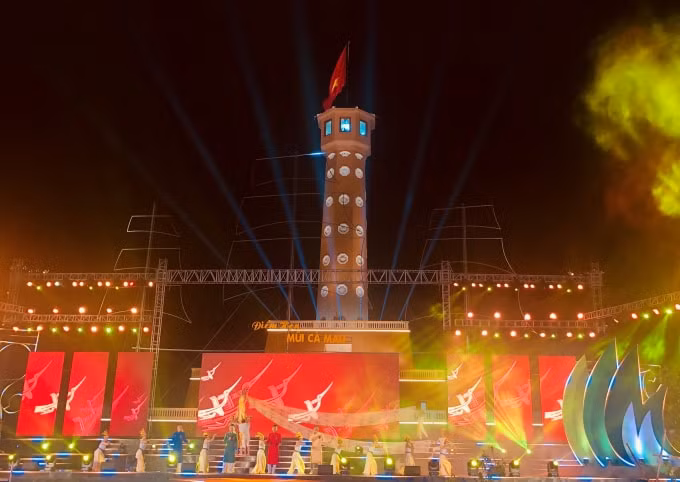 Cột cờ Hà Nội tại Mũi Cà Mau.