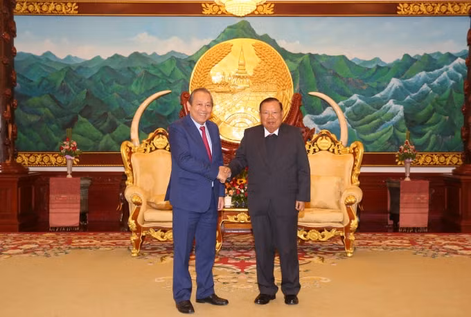 Phó Thủ tướng Trương Hòa Bình và Tổng Bí thư, Chủ tịch nước Lào Bounnhang Vorachith. Ảnh: VGP