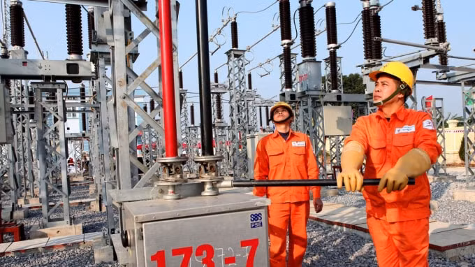 Phát triển điện lực là nhiệm vụ quan trọng.