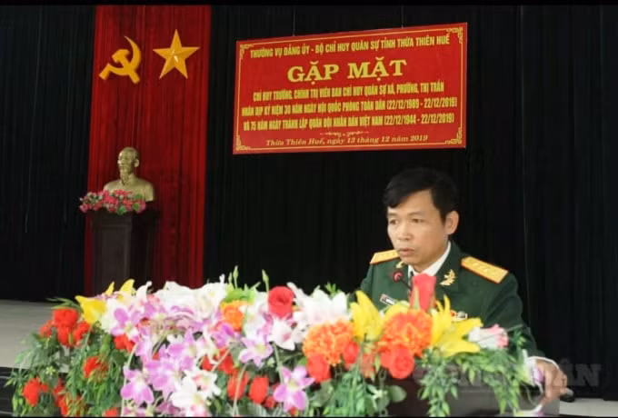 Đại tá Nguyễn Ngọc Lâm, Phó Chỉ huy trưởng, Tham mưu trưởng Bộ chỉ huy quân sự tỉnh ôn lại truyền thống.
