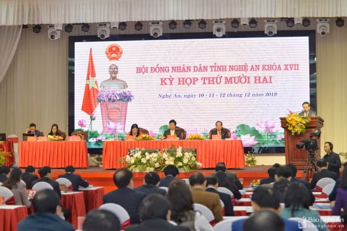 Quang cảnh kỳ họp thứ 12, HĐND tỉnh Nghệ An nhiệm kỳ 2016 – 2021. Ảnh báo nghệ an
