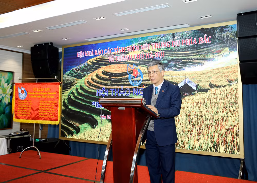 Đồng chí Nguyễn Bảo Lâm, Chủ tịch Hội Nhà báo tỉnh Thái Nguyên phát biểu tại Hội thảo. Ảnh: Sơn Hải