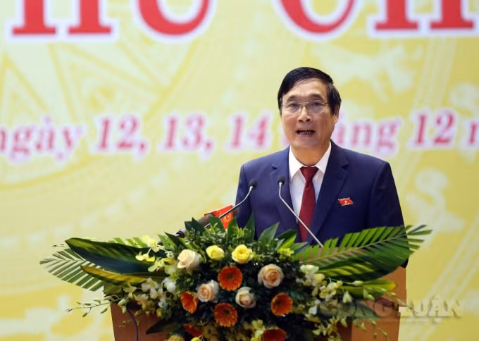Bí thư Tỉnh ủy, Chủ tịch HĐND, trưởng Đoàn ĐBQH tỉnh Phú Thọ Bùi Minh Châu phát biểu tại hội nghị.