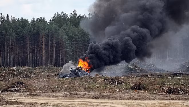 Trực thăng Mi-28 bốc cháy dữ dội sau vụ tai nạn năm 2015. Ảnh: Vitaly V.Kuzmin.