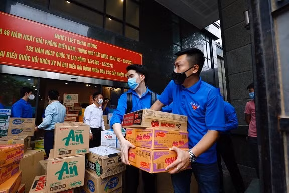 Những phần quà ý nghĩa được chuyển đến các vùng dịch