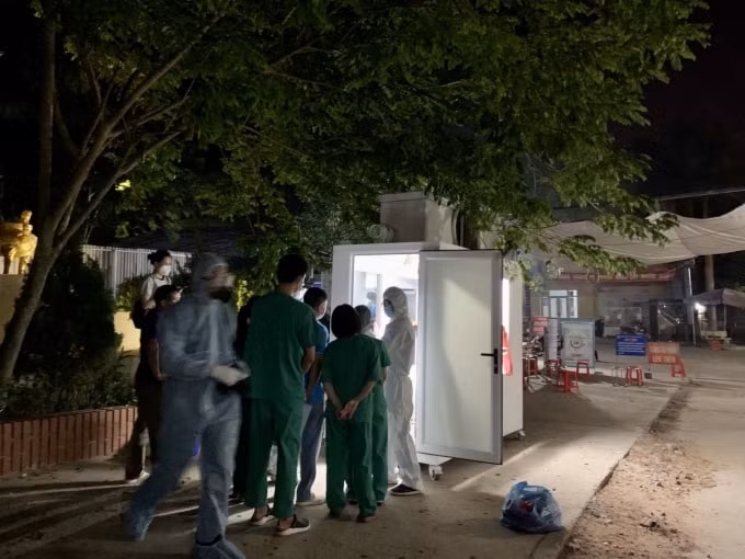 Các nhân viên y tế rất háo hức và mong chờ buồng xét nghiệm thông minh.