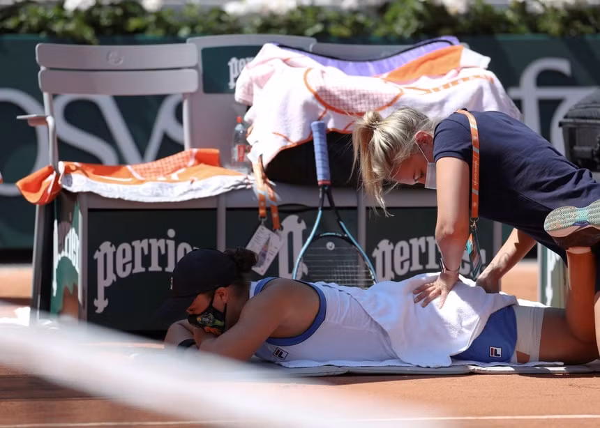 Hai hạt giống hàng đầu đơn nữ là Barty và Naomi Osaka đều rời cuộc chơi sớm. Ảnh: Getty Images