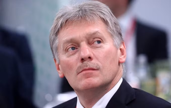 Người phát ngôn Tổng thống Nga Dimitry Peskov trả lời báo chí về luật đại diện nước ngoài sau khi nhà chức trách đóng trang thông tin điện tử VTimes - Ảnh: Tass