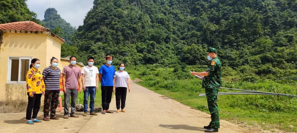 Các Đồn Biên phòng đang nỗ lực kiểm soát tốt các tuyến biên giới, ngăn chặn các hoạt động xâm nhập trái phép. Ảnh: TL
