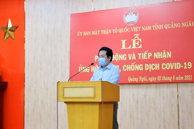 Phó Chủ tịch UBND tỉnh Quảng Ngãi Võ Phiên phát biểu tại Lễ phát động và tiếp nhận ủng hộ phòng chống dịch Covid-19