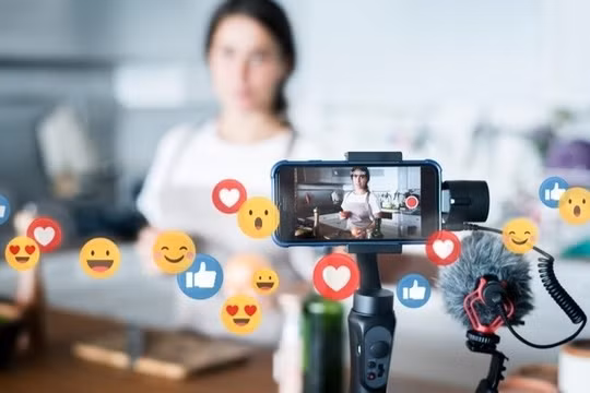 Hà Nội 'tuyên chiến' với hàng giả, giám sát chặt livestream trên TikTok, Facebook, Shopee 