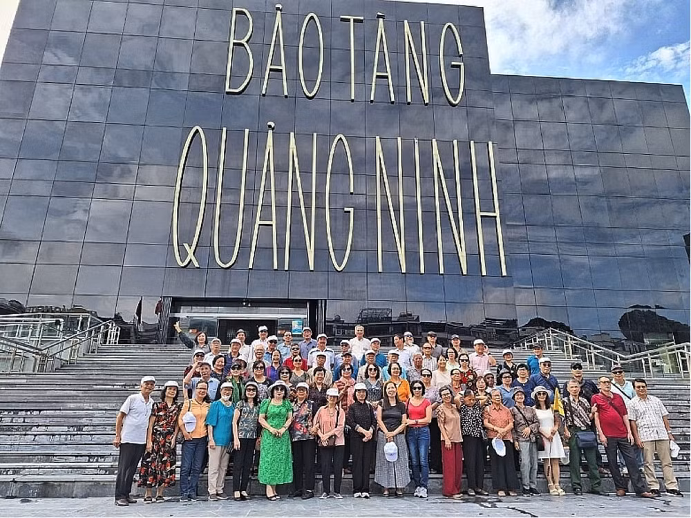 petrovietnam to chuc chuong trinh tham quan nghi duong cho can bo huu tri co quan tap doan hinh 1