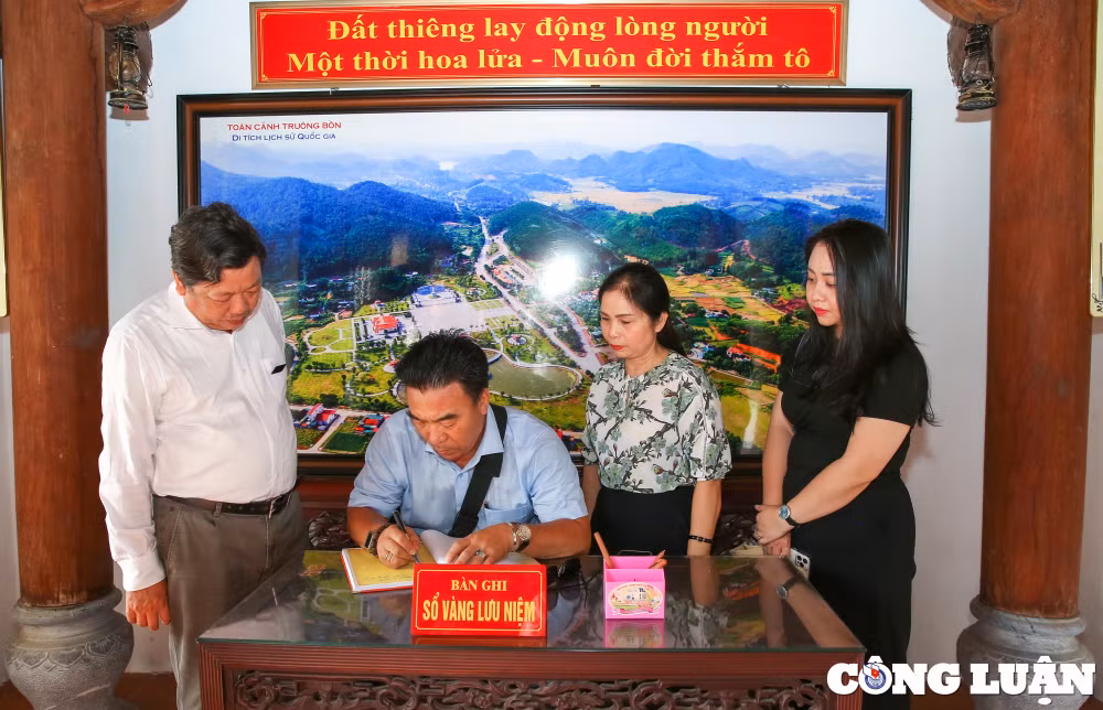 doan dai bieu hoi nha bao viet nam dang huong tai khu di tich lich su quoc gia truong bon hinh 9