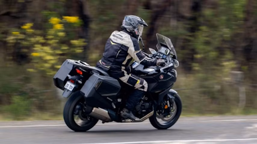 honda nt1100 ruc rich chao san thi truong viet hinh 3