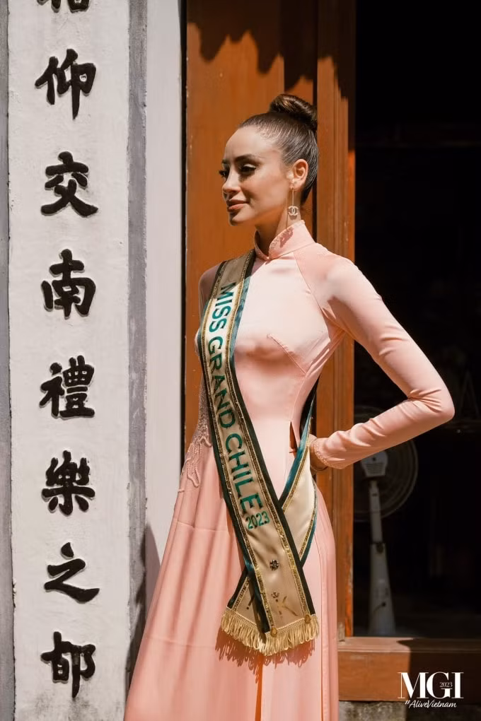 dan thi sinh du hoa hau hoa binh quoc te 2023 dien ao dai tham thu do ha noi hinh 8