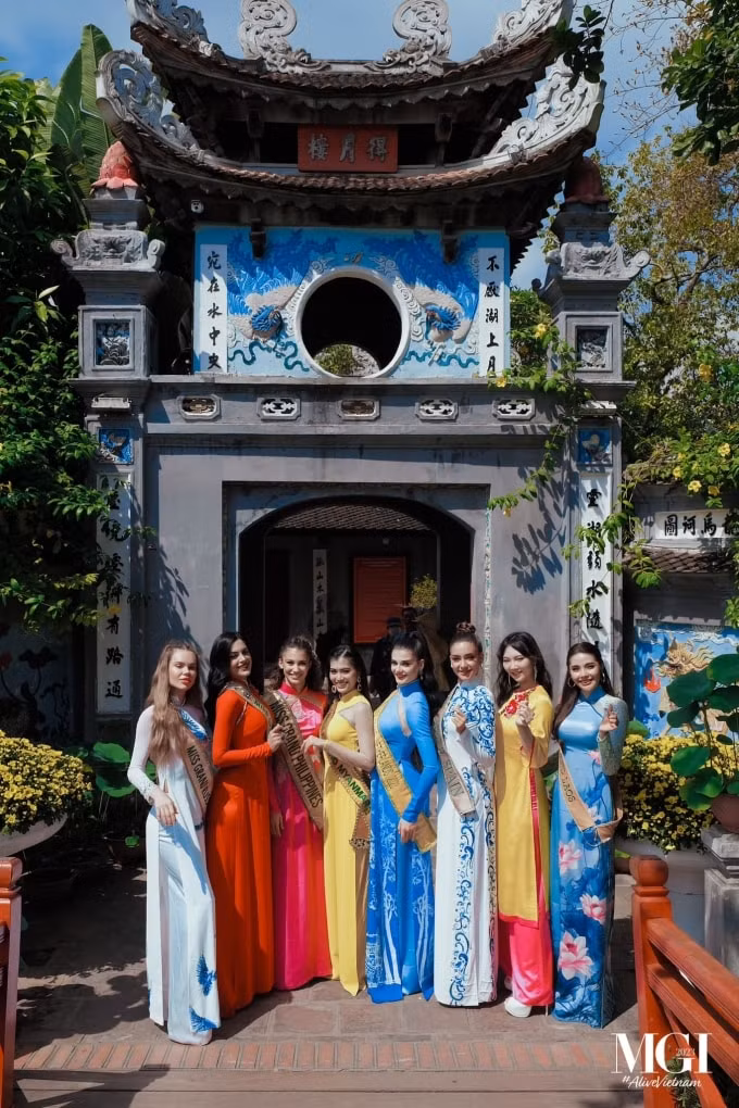 dan thi sinh du hoa hau hoa binh quoc te 2023 dien ao dai tham thu do ha noi hinh 7