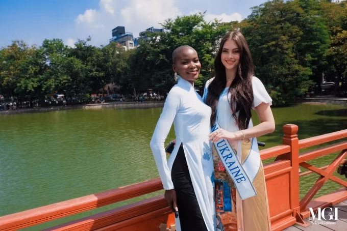 dan thi sinh du hoa hau hoa binh quoc te 2023 dien ao dai tham thu do ha noi hinh 4