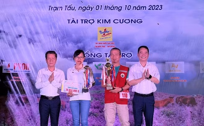 van dong vien 51 tuoi chinh phuc noc nha yen bai gan 10km trong 2 gio hinh 2