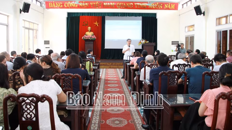 tap huan chuyen de xay dung tac pham bao chi ve cong tac xay dung dang hinh 1