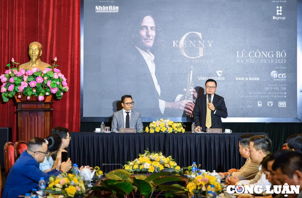 bao nhan dan moi huyen thoai saxophone kenny g ve viet nam bieu dien hinh 1