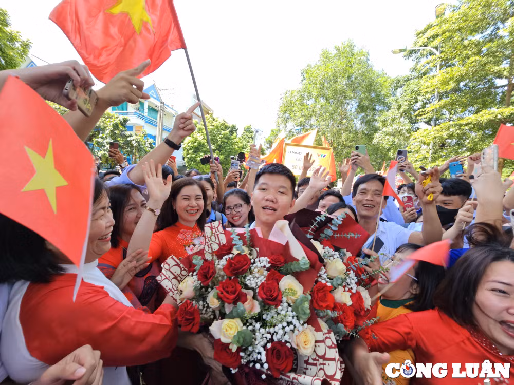 thanh hoa truong thpt ham rong chao don nha vo dich olympia 2023 hinh 1