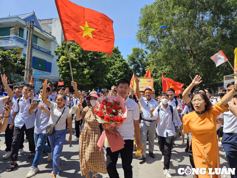 thanh hoa truong thpt ham rong chao don nha vo dich olympia 2023 hinh 5