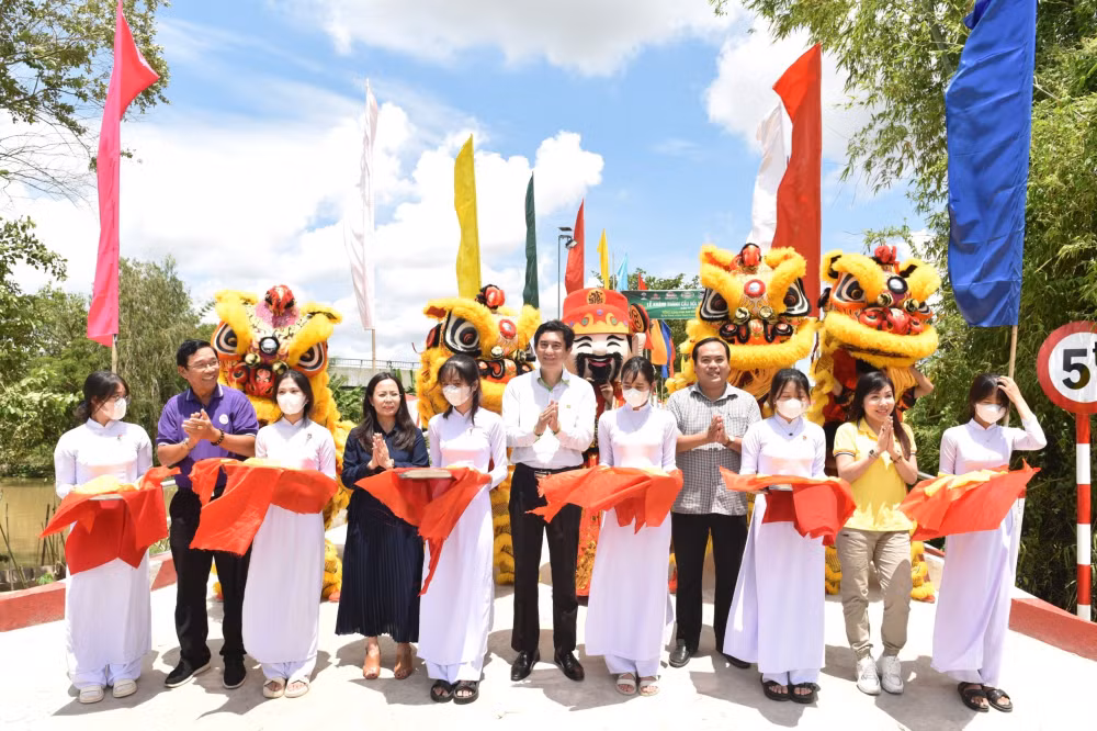 nhua tien phong tiep tuc khoi cong va khanh thanh cau noi yeu thuong tai tinh dong thap va tinh hau giang hinh 1