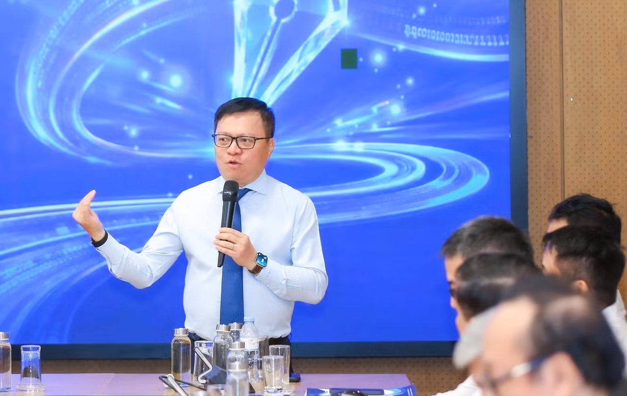 Nhà báo Lê Quốc Minh, Ủy viên Trung ương Đảng, Tổng Biên tập Báo Nhân Dân, Phó Trưởng Ban Tuyên giáo và Dân vận Trung ương, Chủ tịch Hội Nhà báo Việt Nam phát biểu tại phiên thảo luận gen-h-1m1.jpg